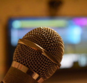 車でカラオケ カラオケマイク音を車のスピーカーから出すおすすめの方法を紹介 お家カラオケを楽しみたい方へ おすすめの家庭用機器 マイク サービス 使用方法を紹介